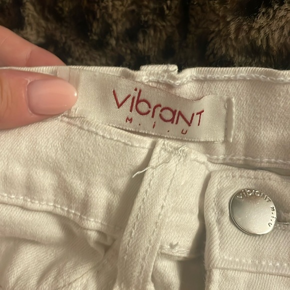 White Vibrant Flare Jeans (From Botique) size 24 - Picture 5 of 7